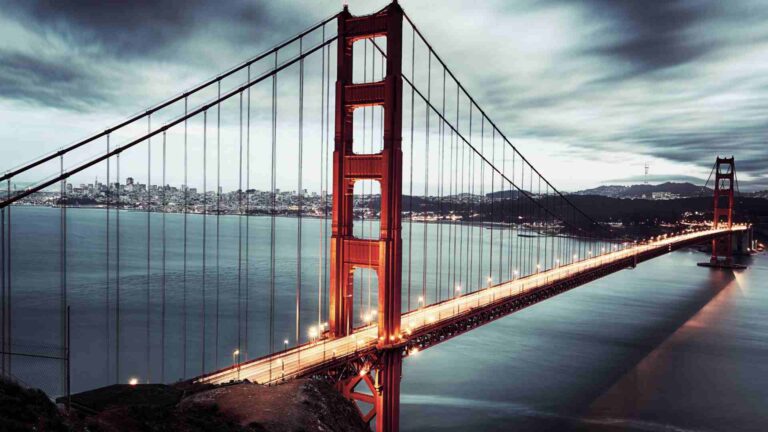 The San Fransisco bridge in gloomy weather
